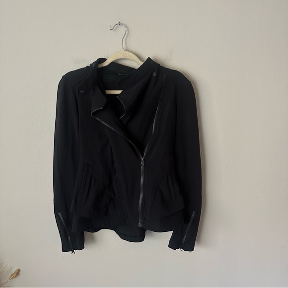 Lululemon Bust A Move Jacket Peplum Black Hood Soft Shell $178.00 - Picture 6 of 16